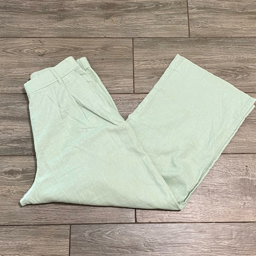 Abercrombie & Fitch Light Mint Green Wide Leg Pants. Size M $30.00+$4.99 S/H